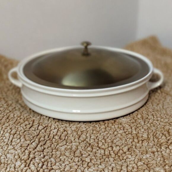 Vintage Made in USA White 11" Round Baking Casserole Dish with Handles and Lid - Picture 10 of 10